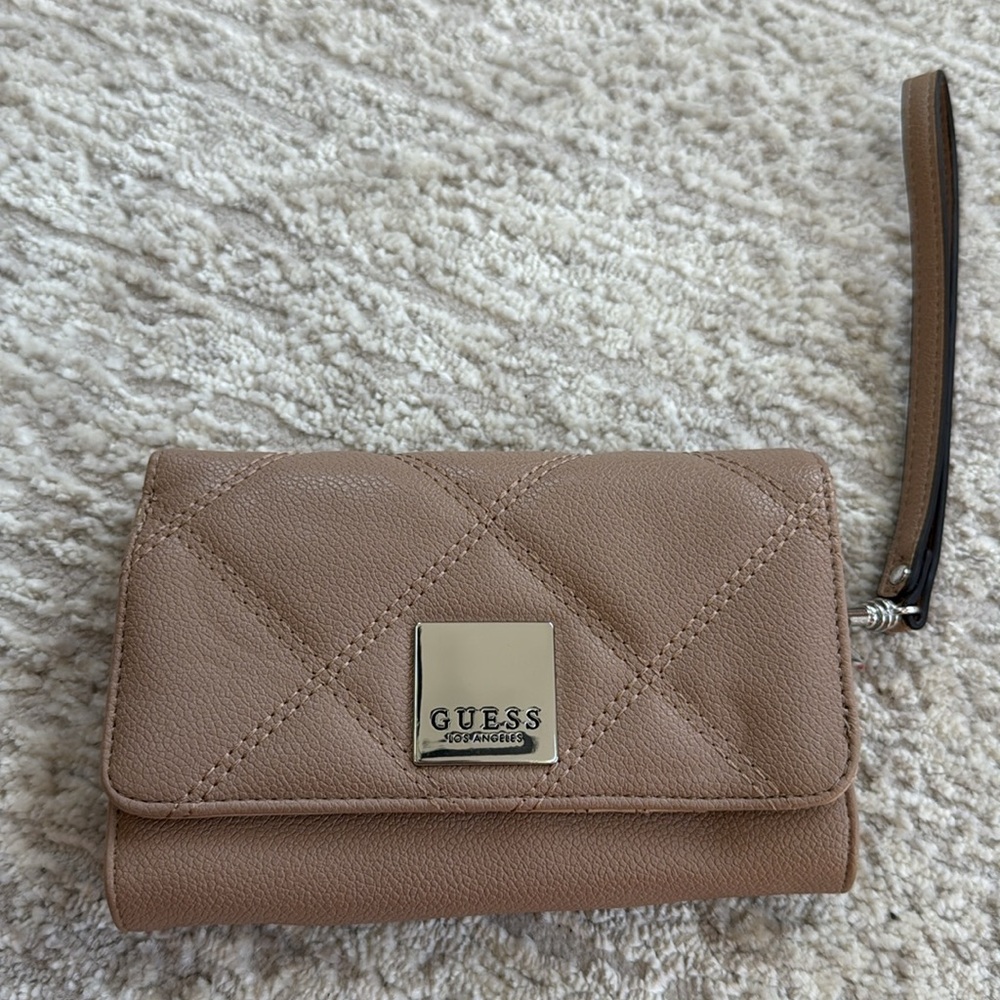 *Like New* GUESS Los Angeles Tan Leather Wristlet Wallet With Many Compartments